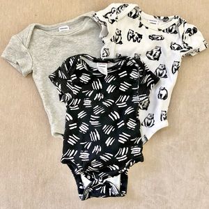 NORDSTROM BABY newborn onesies. Set of 3.
